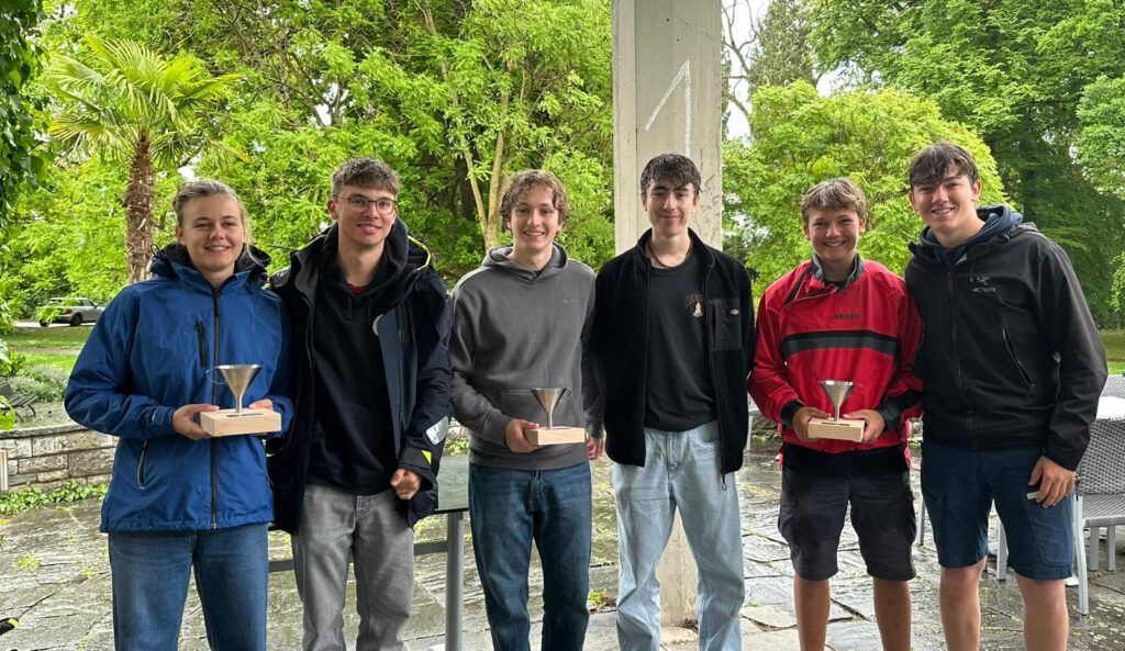 Bildunterschrift: die Siegerteams von links 3. Platz: Emilie Dreher und Pius Rawitzer, 1. Platz Henri Hallmann und Linus Lautenschläger, 2. Platz: Jakob Gülzow und Elia Armbruster